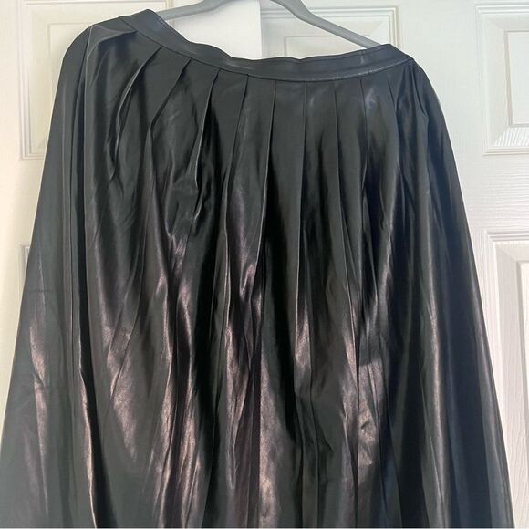 Misook Vegan Leather Black Pleated Midi Skirt Large NEW MSRP $358 - Picture 3 of 6